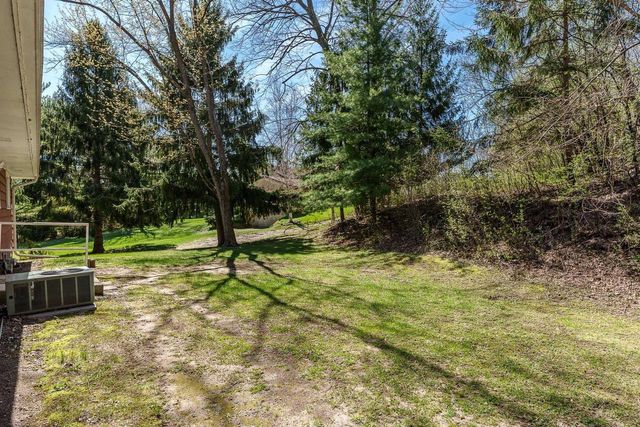 2821 W Memorial Drive, Janesville, WI 53548