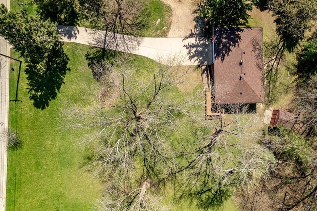 2821 W Memorial Drive, Janesville, WI 53548