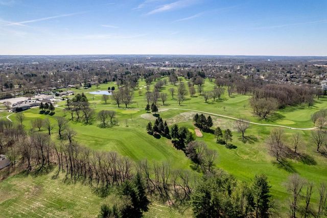 2821 W Memorial Drive, Janesville, WI 53548