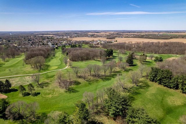 2821 W Memorial Drive, Janesville, WI 53548