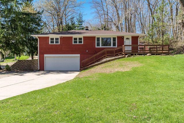 2821 W Memorial Drive, Janesville, WI 53548