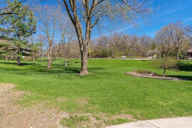 2821 W Memorial Drive, Janesville, WI 53548