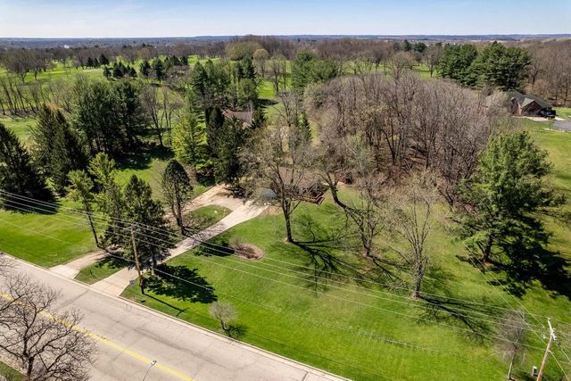2821 W Memorial Drive, Janesville, WI 53548