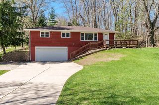 2821 W Memorial Drive, Janesville, WI 53548