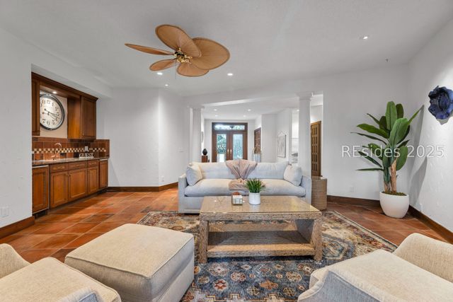 4 Lookout, Hilton Head Island, SC 29928