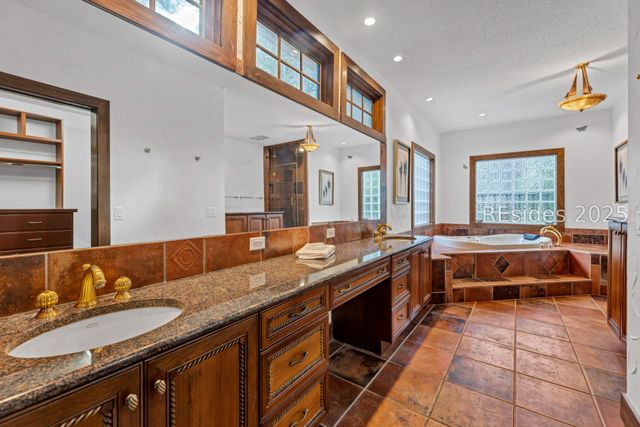 4 Lookout, Hilton Head Island, SC 29928