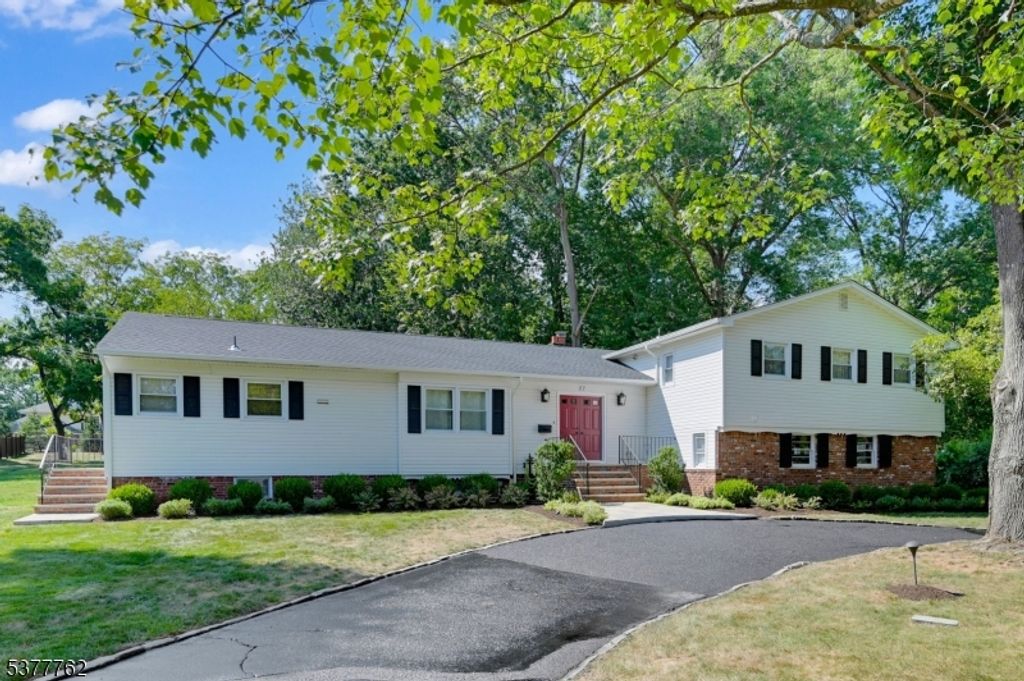 27 Wingate Dr, Livingston Twp., NJ 07039