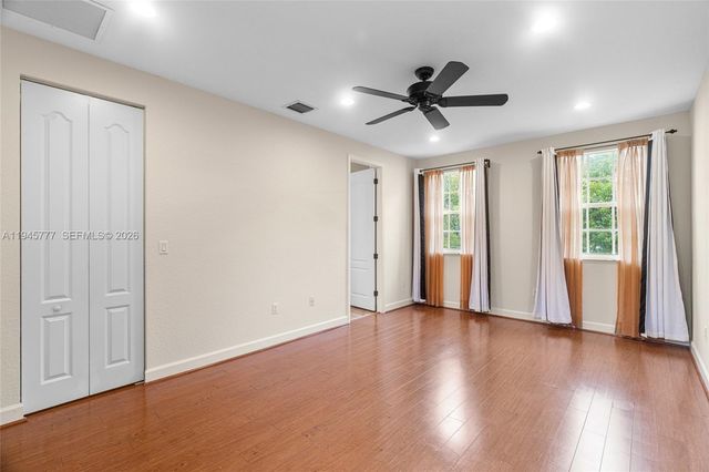 839 SW 147th Ter 5, Pembroke Pines, FL 33027