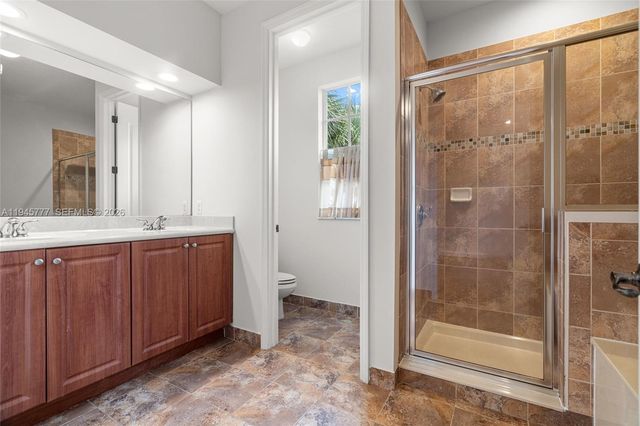 839 SW 147th Ter 5, Pembroke Pines, FL 33027