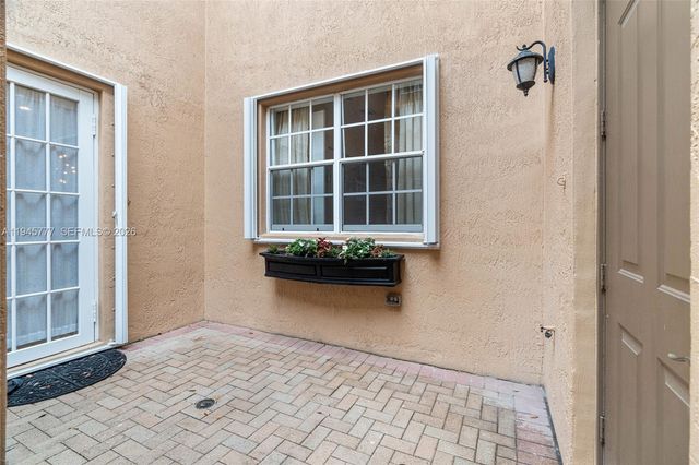 839 SW 147th Ter 5, Pembroke Pines, FL 33027