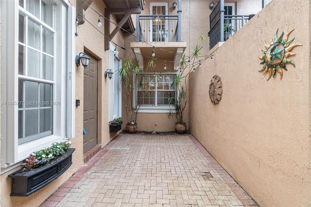 839 SW 147th Ter 5, Pembroke Pines, FL 33027