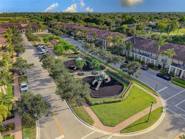 839 SW 147th Ter 5, Pembroke Pines, FL 33027