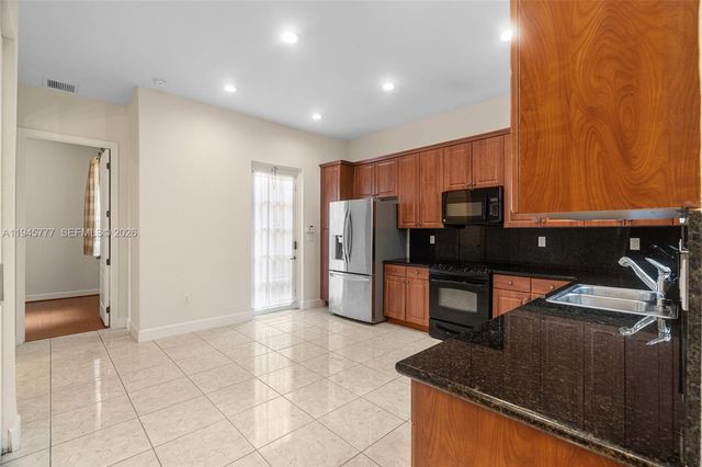 839 SW 147th Ter 5, Pembroke Pines, FL 33027