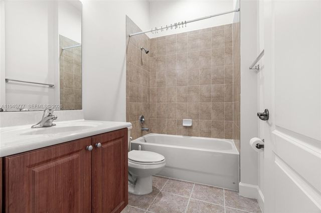 839 SW 147th Ter 5, Pembroke Pines, FL 33027