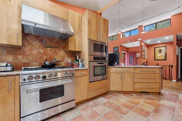 17 Downer Place, Sag Harbor, NY 11963