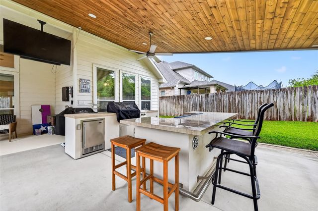 13859 Shoreline Drive, Willis, TX 77318