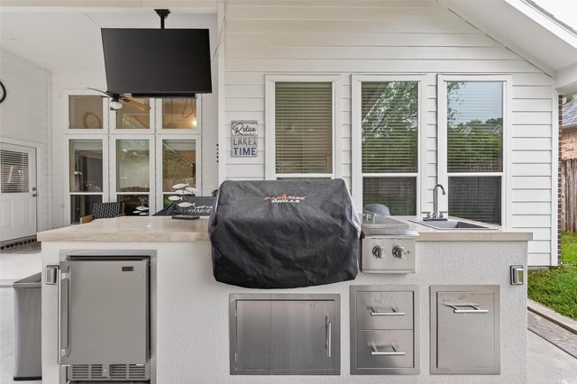 13859 Shoreline Drive, Willis, TX 77318