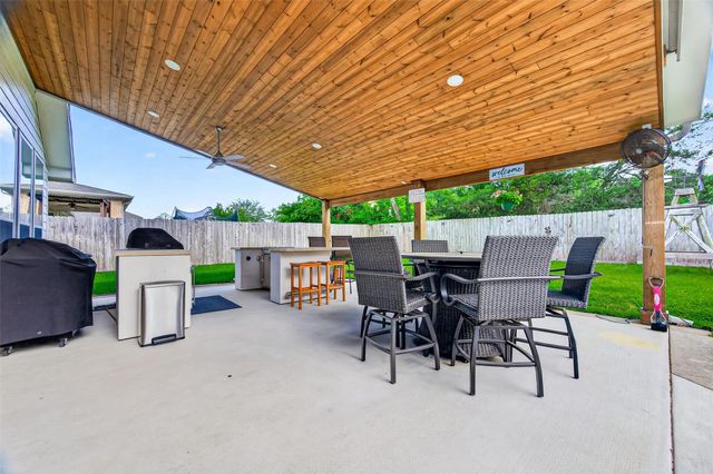 13859 Shoreline Drive, Willis, TX 77318