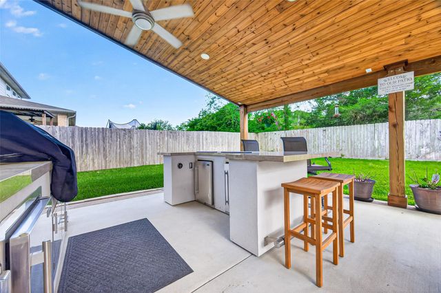 13859 Shoreline Drive, Willis, TX 77318