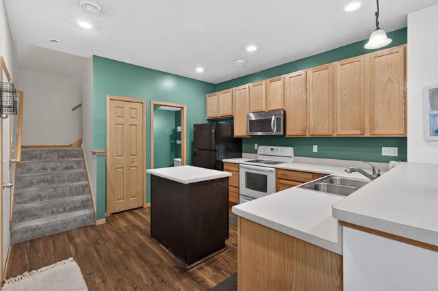 48 River Woods Drive W, Saint Paul Park, MN 55071