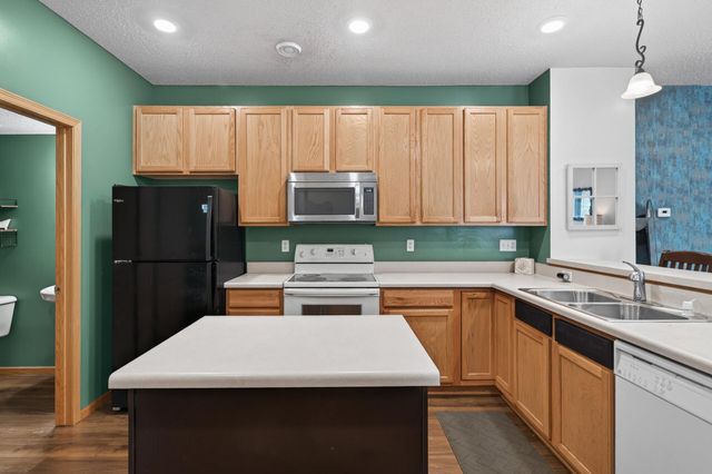 48 River Woods Drive W, Saint Paul Park, MN 55071