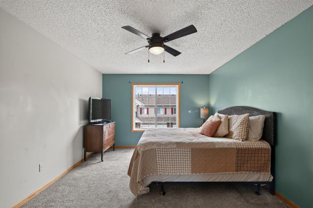 48 River Woods Drive W, Saint Paul Park, MN 55071