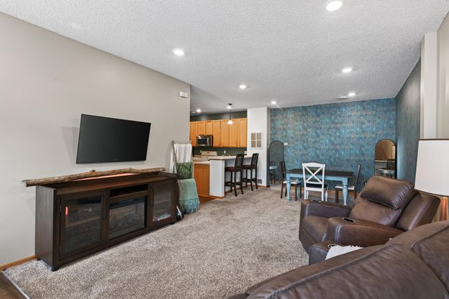48 River Woods Drive W, Saint Paul Park, MN 55071
