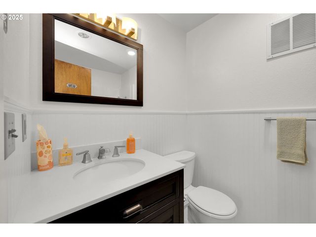 1308 QUAKER St, Eugene, OR 97402