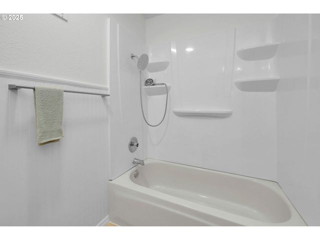1308 QUAKER St, Eugene, OR 97402