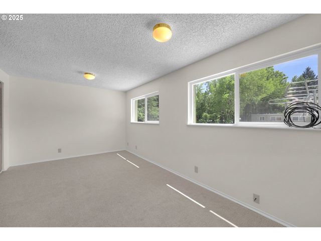 1308 QUAKER St, Eugene, OR 97402