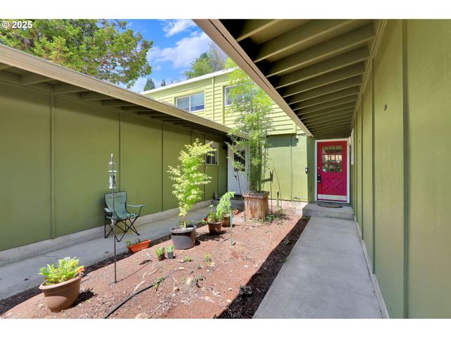 1308 QUAKER St, Eugene, OR 97402