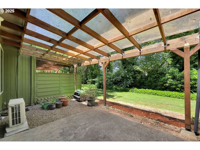 1308 QUAKER St, Eugene, OR 97402