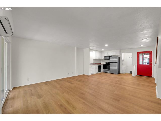 1308 QUAKER St, Eugene, OR 97402