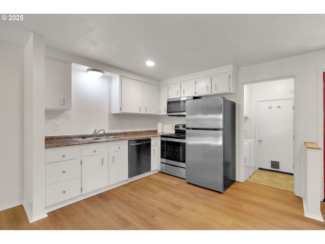 1308 QUAKER St, Eugene, OR 97402