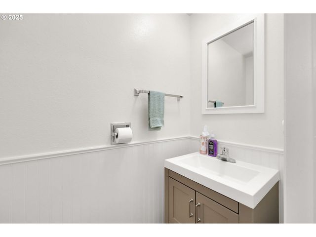 1308 QUAKER St, Eugene, OR 97402