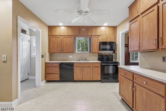 24 Wilton Ter, Verona Twp., NJ 07044
