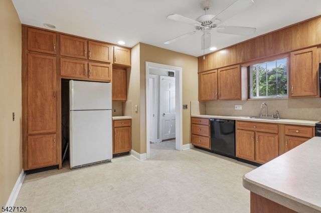 24 Wilton Ter, Verona Twp., NJ 07044