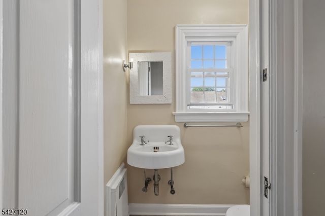 24 Wilton Ter, Verona Twp., NJ 07044