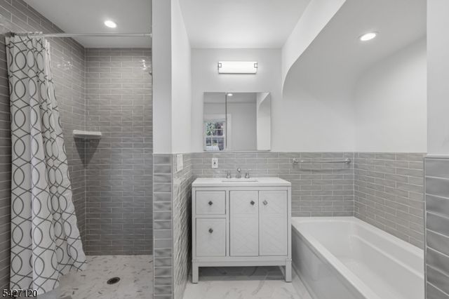 24 Wilton Ter, Verona Twp., NJ 07044