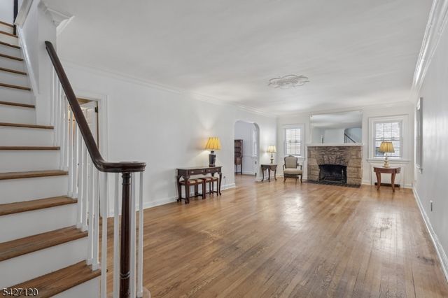 24 Wilton Ter, Verona Twp., NJ 07044