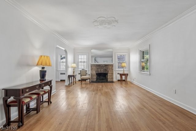 24 Wilton Ter, Verona Twp., NJ 07044