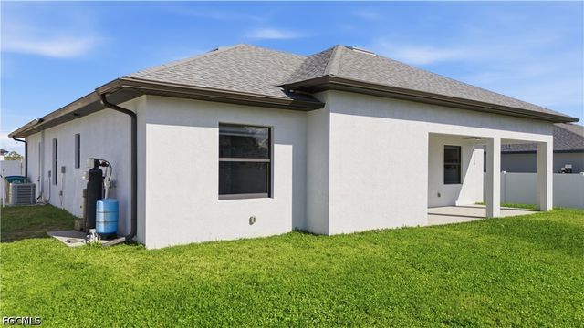 1442 NE 33rd LN, Cape Coral, FL 33909