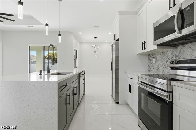 1442 NE 33rd LN, Cape Coral, FL 33909