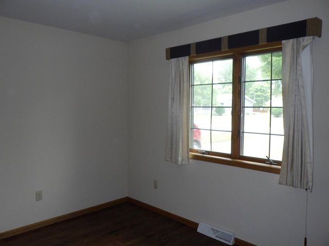 305 RIVERVIEW DRIVE, Marion, WI 54950