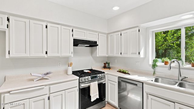 5620 N Barrasca Avenue, Tucson, AZ 85750