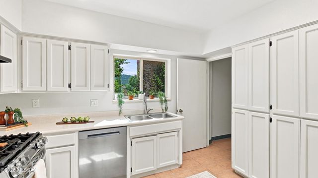 5620 N Barrasca Avenue, Tucson, AZ 85750
