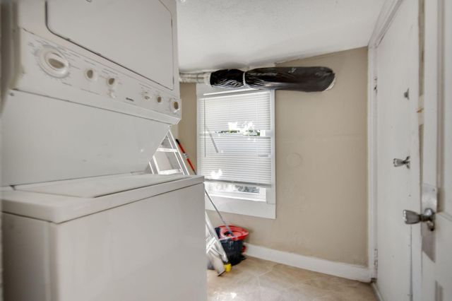 955 Burr Street, Saint Paul, MN 55130