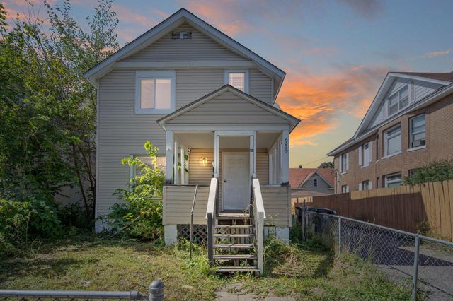 955 Burr Street, Saint Paul, MN 55130