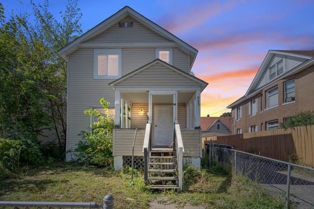 955 Burr Street, Saint Paul, MN 55130