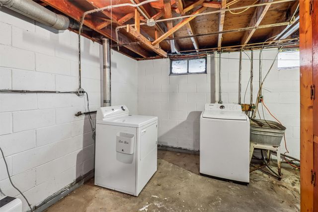 2443 Garfield Avenue, Des Moines, IA 50317